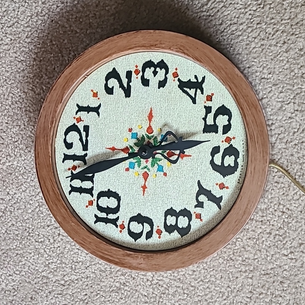 Vintage plug in clock